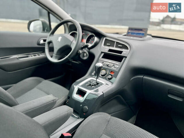 Белый Пежо 5008, объемом двигателя 2 л и пробегом 264 тыс. км за 9850 $, фото 111 на Automoto.ua