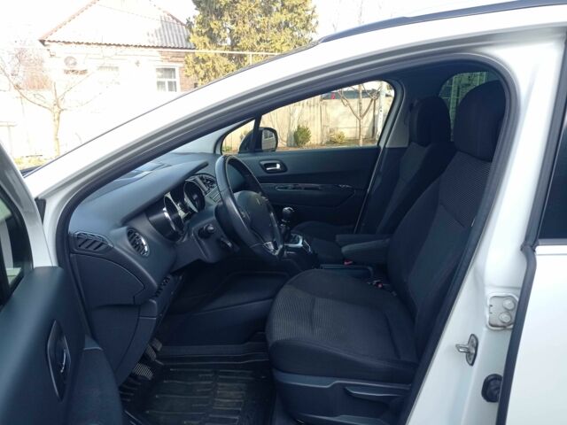 Белый Пежо 5008, объемом двигателя 2 л и пробегом 228 тыс. км за 7000 $, фото 11 на Automoto.ua