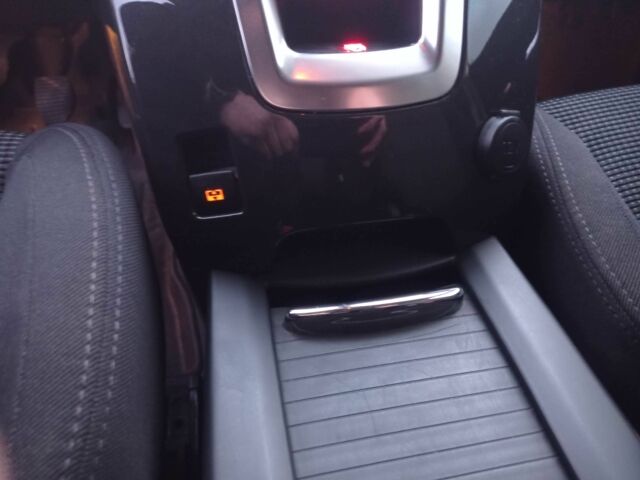 Белый Пежо 5008, объемом двигателя 2 л и пробегом 228 тыс. км за 7000 $, фото 15 на Automoto.ua