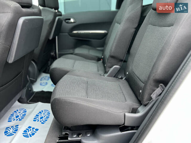 Белый Пежо 5008, объемом двигателя 2 л и пробегом 264 тыс. км за 9850 $, фото 89 на Automoto.ua