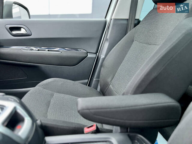 Белый Пежо 5008, объемом двигателя 2 л и пробегом 264 тыс. км за 9850 $, фото 70 на Automoto.ua