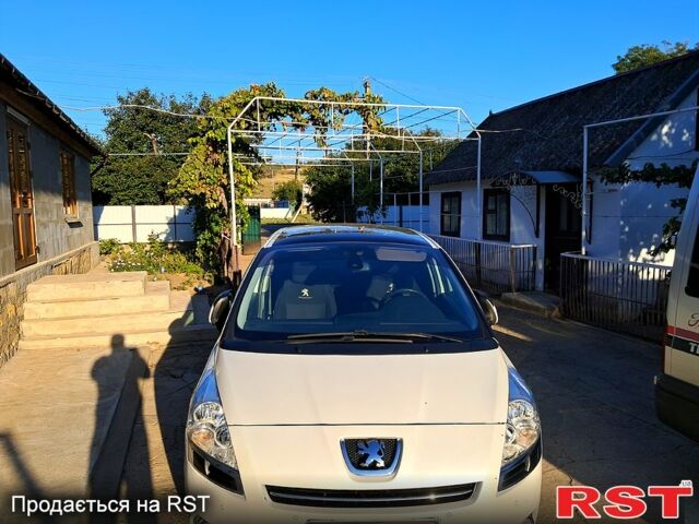 Білий Пежо 5008, об'ємом двигуна 2 л та пробігом 325 тис. км за 9200 $, фото 1 на Automoto.ua