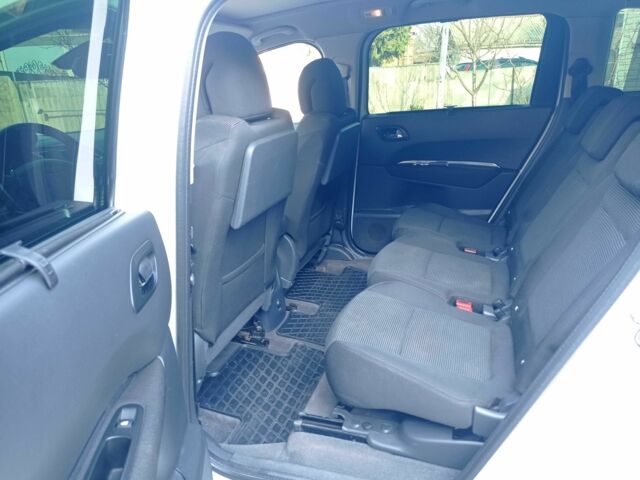 Белый Пежо 5008, объемом двигателя 2 л и пробегом 228 тыс. км за 7000 $, фото 12 на Automoto.ua