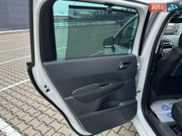 Белый Пежо 5008, объемом двигателя 2 л и пробегом 264 тыс. км за 9850 $, фото 80 на Automoto.ua