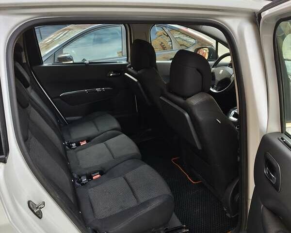 Білий Пежо 5008, об'ємом двигуна 1.6 л та пробігом 248 тис. км за 4500 $, фото 6 на Automoto.ua