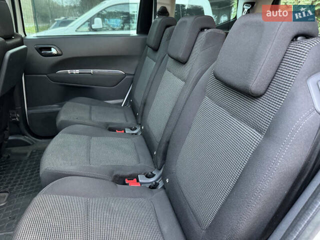 Белый Пежо 5008, объемом двигателя 2 л и пробегом 214 тыс. км за 8400 $, фото 10 на Automoto.ua