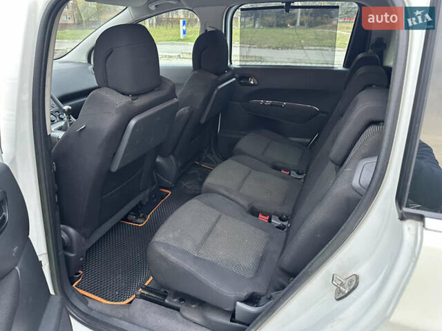 Белый Пежо 5008, объемом двигателя 1.6 л и пробегом 248 тыс. км за 5700 $, фото 15 на Automoto.ua