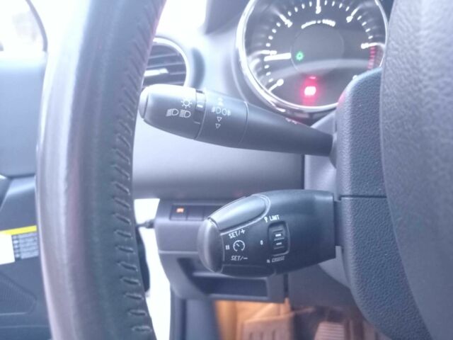 Белый Пежо 5008, объемом двигателя 2 л и пробегом 228 тыс. км за 7000 $, фото 19 на Automoto.ua