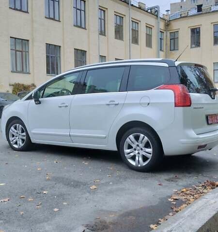 Пежо 5008 2012 у Києві на Automoto.ua Білий Пежо 5008, об'ємом двигуна 2 л та пробігом 183 тис. км за 10700 $, фото 1 на Automoto.ua