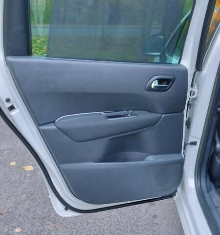 Пежо 5008 2012 у Києві на Automoto.ua Білий Пежо 5008, об'ємом двигуна 2 л та пробігом 183 тис. км за 10700 $, фото 8 на Automoto.ua