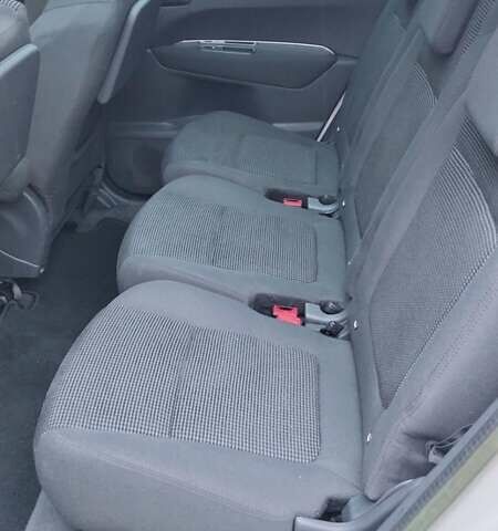 Пежо 5008 2012 у Києві на Automoto.ua Білий Пежо 5008, об'ємом двигуна 2 л та пробігом 183 тис. км за 10700 $, фото 17 на Automoto.ua