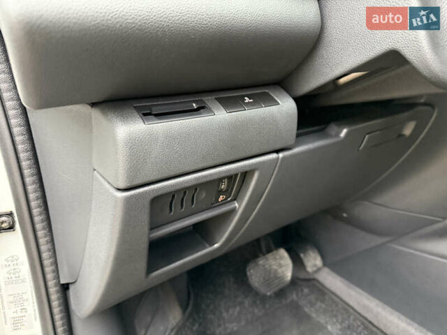 Белый Пежо 5008, объемом двигателя 2 л и пробегом 210 тыс. км за 10848 $, фото 24 на Automoto.ua