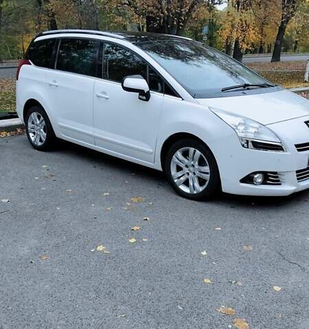 Пежо 5008 2012 у Києві на Automoto.ua Білий Пежо 5008, об'ємом двигуна 2 л та пробігом 183 тис. км за 10700 $, фото 5 на Automoto.ua