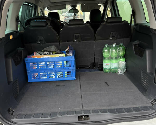 Білий Пежо 5008, об'ємом двигуна 1.6 л та пробігом 229 тис. км за 5812 $, фото 10 на Automoto.ua