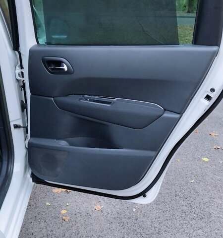 Пежо 5008 2012 у Києві на Automoto.ua Білий Пежо 5008, об'ємом двигуна 2 л та пробігом 183 тис. км за 10700 $, фото 7 на Automoto.ua