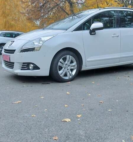 Пежо 5008 2012 у Києві на Automoto.ua Білий Пежо 5008, об'ємом двигуна 2 л та пробігом 183 тис. км за 10700 $, фото 3 на Automoto.ua