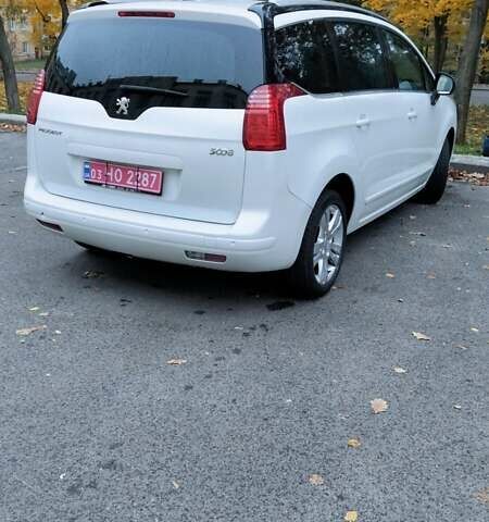 Пежо 5008 2012 у Києві на Automoto.ua Білий Пежо 5008, об'ємом двигуна 2 л та пробігом 183 тис. км за 10700 $, фото 4 на Automoto.ua