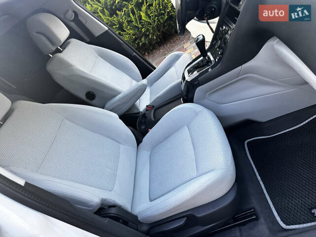 Білий Пежо 5008, об'ємом двигуна 2 л та пробігом 260 тис. км за 9000 $, фото 11 на Automoto.ua