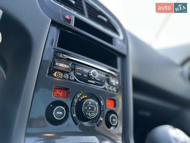 Белый Пежо 5008, объемом двигателя 2 л и пробегом 205 тыс. км за 8950 $, фото 59 на Automoto.ua