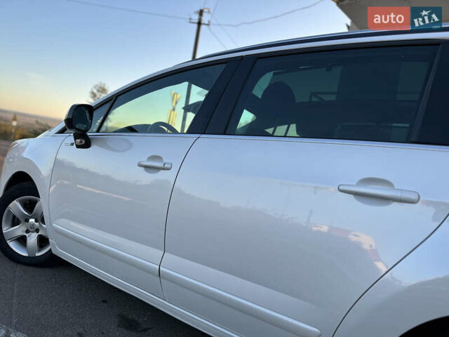 Белый Пежо 5008, объемом двигателя 2 л и пробегом 205 тыс. км за 8950 $, фото 44 на Automoto.ua