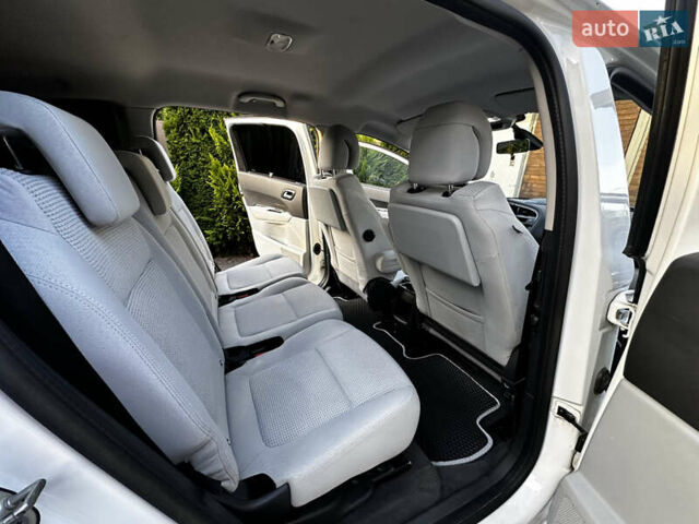 Білий Пежо 5008, об'ємом двигуна 2 л та пробігом 260 тис. км за 9000 $, фото 4 на Automoto.ua