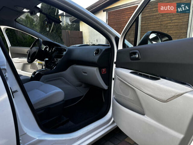 Білий Пежо 5008, об'ємом двигуна 2 л та пробігом 260 тис. км за 9000 $, фото 9 на Automoto.ua