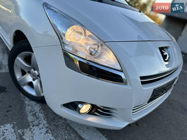 Белый Пежо 5008, объемом двигателя 2 л и пробегом 205 тыс. км за 8950 $, фото 22 на Automoto.ua