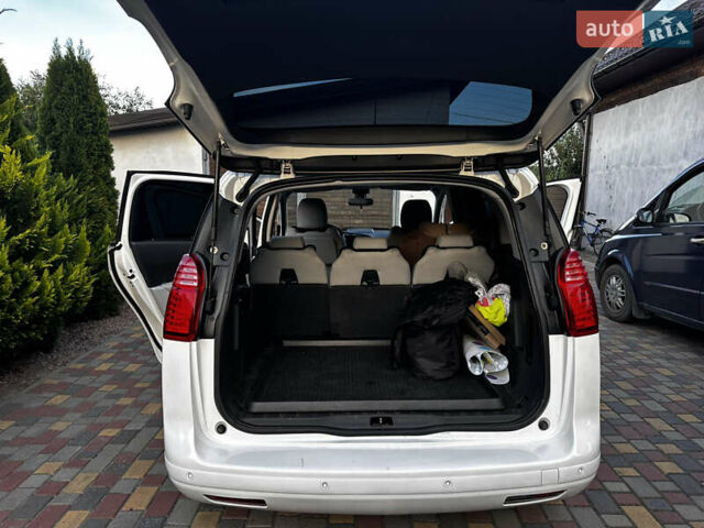 Білий Пежо 5008, об'ємом двигуна 2 л та пробігом 260 тис. км за 9000 $, фото 1 на Automoto.ua