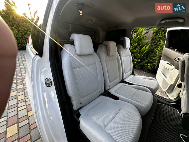 Білий Пежо 5008, об'ємом двигуна 2 л та пробігом 260 тис. км за 9000 $, фото 3 на Automoto.ua