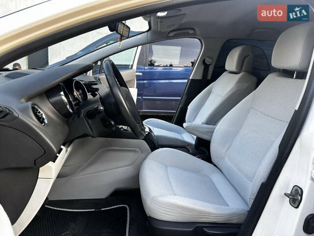 Білий Пежо 5008, об'ємом двигуна 2 л та пробігом 260 тис. км за 9000 $, фото 7 на Automoto.ua