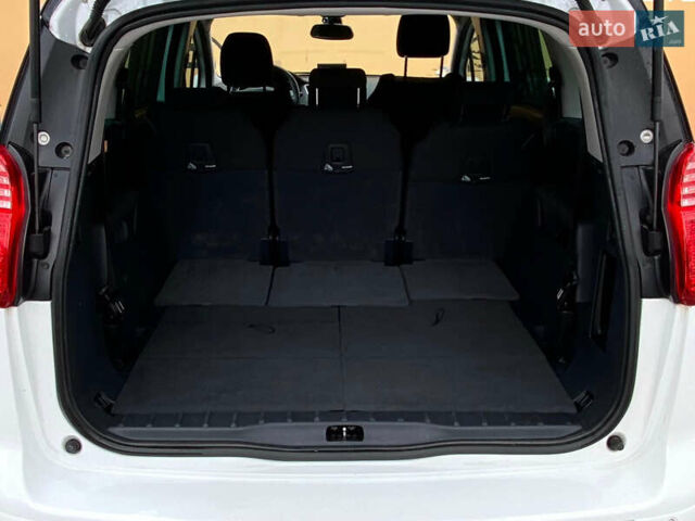 Белый Пежо 5008, объемом двигателя 2 л и пробегом 221 тыс. км за 9900 $, фото 17 на Automoto.ua