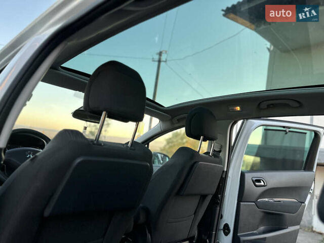 Белый Пежо 5008, объемом двигателя 2 л и пробегом 205 тыс. км за 8950 $, фото 67 на Automoto.ua