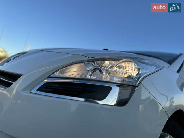 Белый Пежо 5008, объемом двигателя 2 л и пробегом 205 тыс. км за 8950 $, фото 4 на Automoto.ua