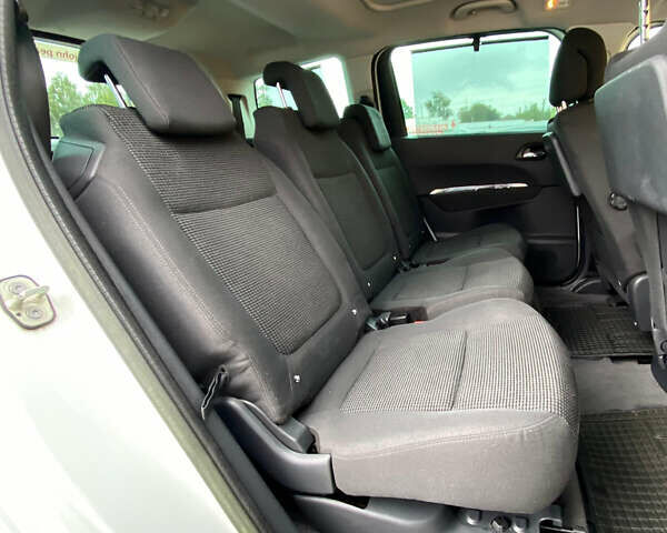 Белый Пежо 5008, объемом двигателя 2 л и пробегом 221 тыс. км за 9900 $, фото 23 на Automoto.ua