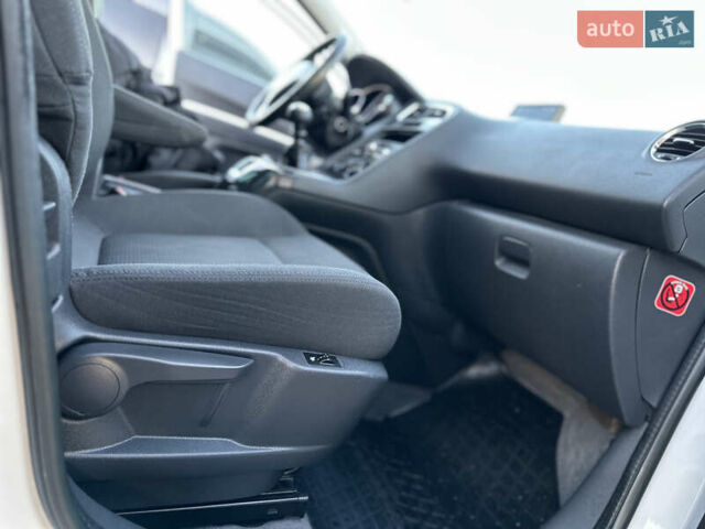 Белый Пежо 5008, объемом двигателя 2 л и пробегом 205 тыс. км за 8950 $, фото 74 на Automoto.ua