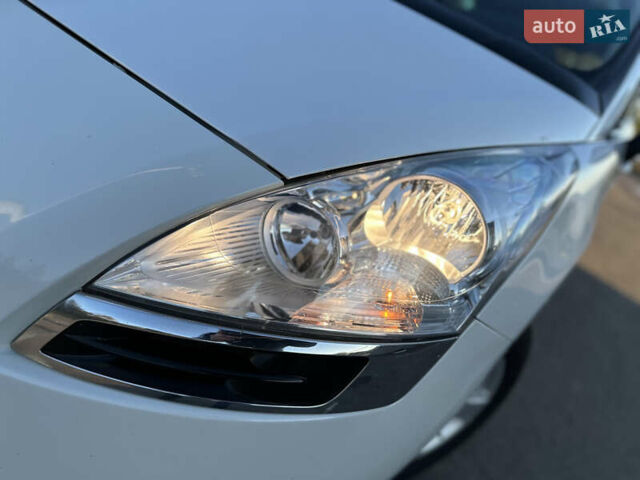 Белый Пежо 5008, объемом двигателя 2 л и пробегом 205 тыс. км за 8950 $, фото 15 на Automoto.ua