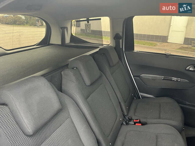 Белый Пежо 5008, объемом двигателя 1.56 л и пробегом 306 тыс. км за 8850 $, фото 15 на Automoto.ua