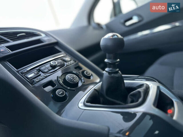 Белый Пежо 5008, объемом двигателя 2 л и пробегом 205 тыс. км за 8950 $, фото 71 на Automoto.ua