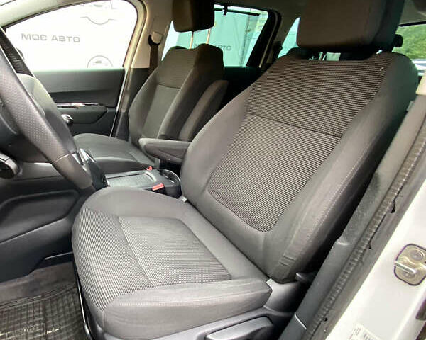 Белый Пежо 5008, объемом двигателя 2 л и пробегом 221 тыс. км за 9900 $, фото 16 на Automoto.ua