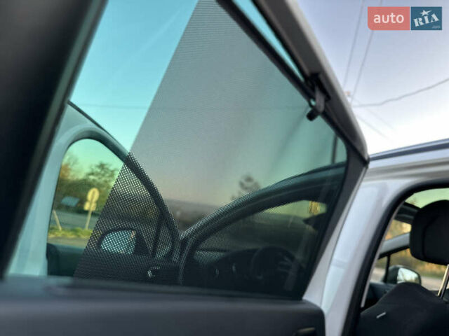 Белый Пежо 5008, объемом двигателя 2 л и пробегом 205 тыс. км за 8950 $, фото 66 на Automoto.ua