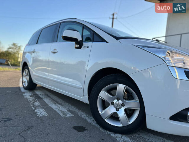 Белый Пежо 5008, объемом двигателя 2 л и пробегом 205 тыс. км за 8950 $, фото 24 на Automoto.ua