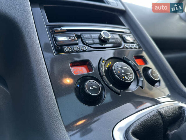 Белый Пежо 5008, объемом двигателя 2 л и пробегом 205 тыс. км за 8950 $, фото 55 на Automoto.ua