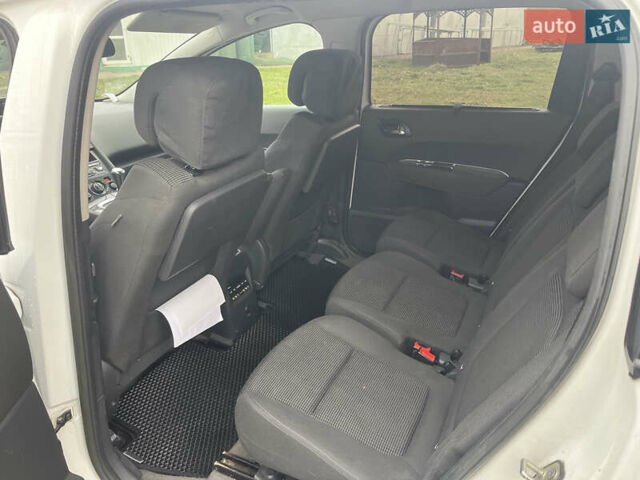 Белый Пежо 5008, объемом двигателя 1.56 л и пробегом 306 тыс. км за 8850 $, фото 16 на Automoto.ua