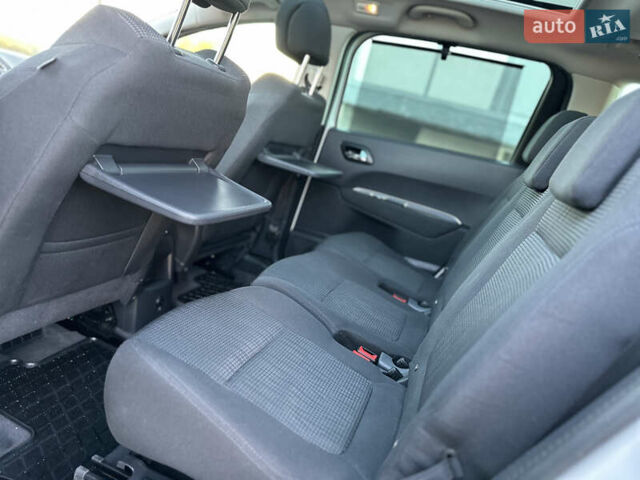 Белый Пежо 5008, объемом двигателя 2 л и пробегом 205 тыс. км за 8950 $, фото 62 на Automoto.ua