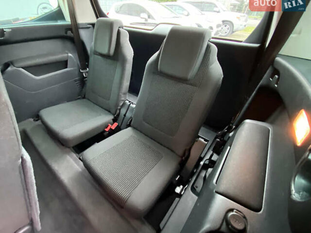 Белый Пежо 5008, объемом двигателя 2 л и пробегом 221 тыс. км за 9900 $, фото 19 на Automoto.ua