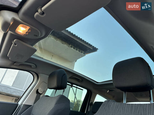 Белый Пежо 5008, объемом двигателя 2 л и пробегом 205 тыс. км за 8950 $, фото 54 на Automoto.ua