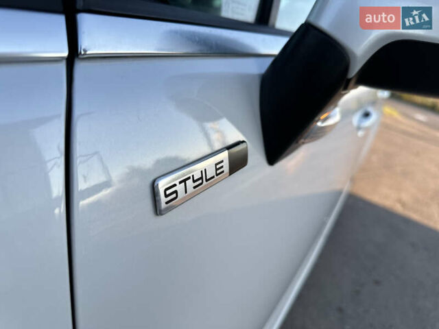 Белый Пежо 5008, объемом двигателя 2 л и пробегом 205 тыс. км за 8950 $, фото 16 на Automoto.ua