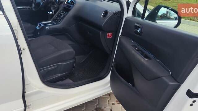 Білий Пежо 5008, об'ємом двигуна 1.6 л та пробігом 208 тис. км за 9600 $, фото 16 на Automoto.ua