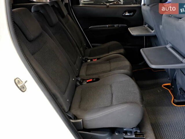 Белый Пежо 5008, объемом двигателя 1.6 л и пробегом 232 тыс. км за 7900 $, фото 43 на Automoto.ua