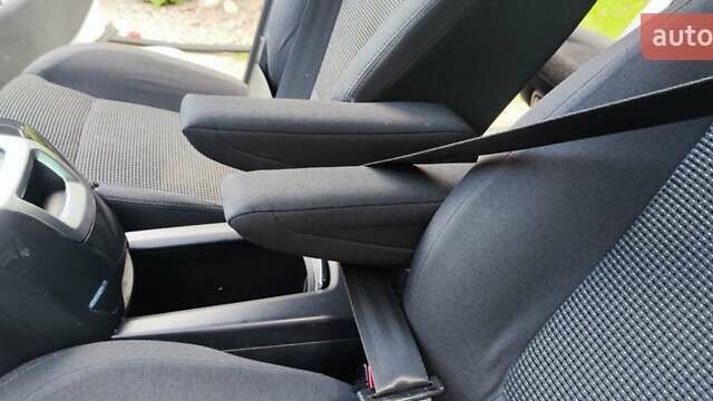 Білий Пежо 5008, об'ємом двигуна 1.6 л та пробігом 208 тис. км за 9600 $, фото 25 на Automoto.ua